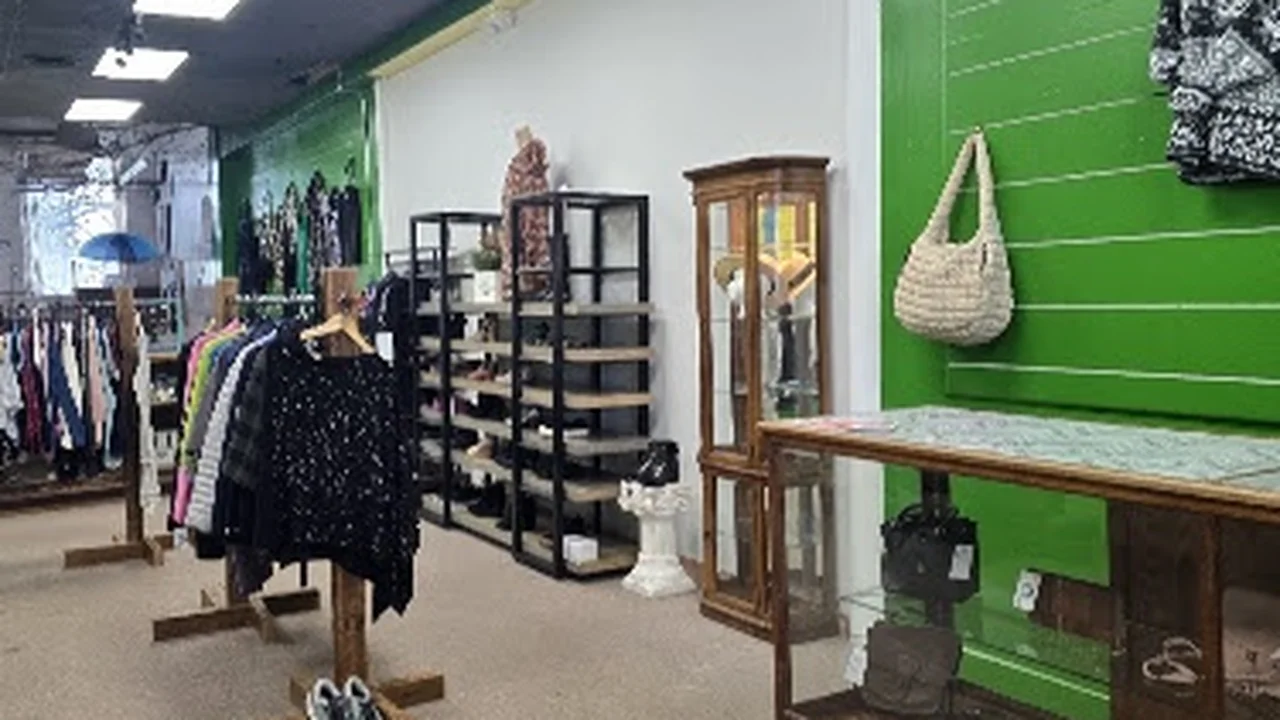 Consignment store in Waterville, Maine: Madlyn's New and Used Consignment Shop