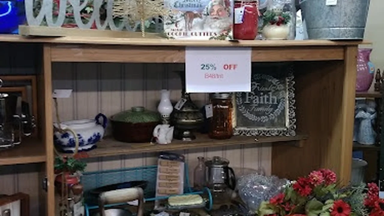 Consignment store in Palmyra, Missouri: Maggie's Boutique