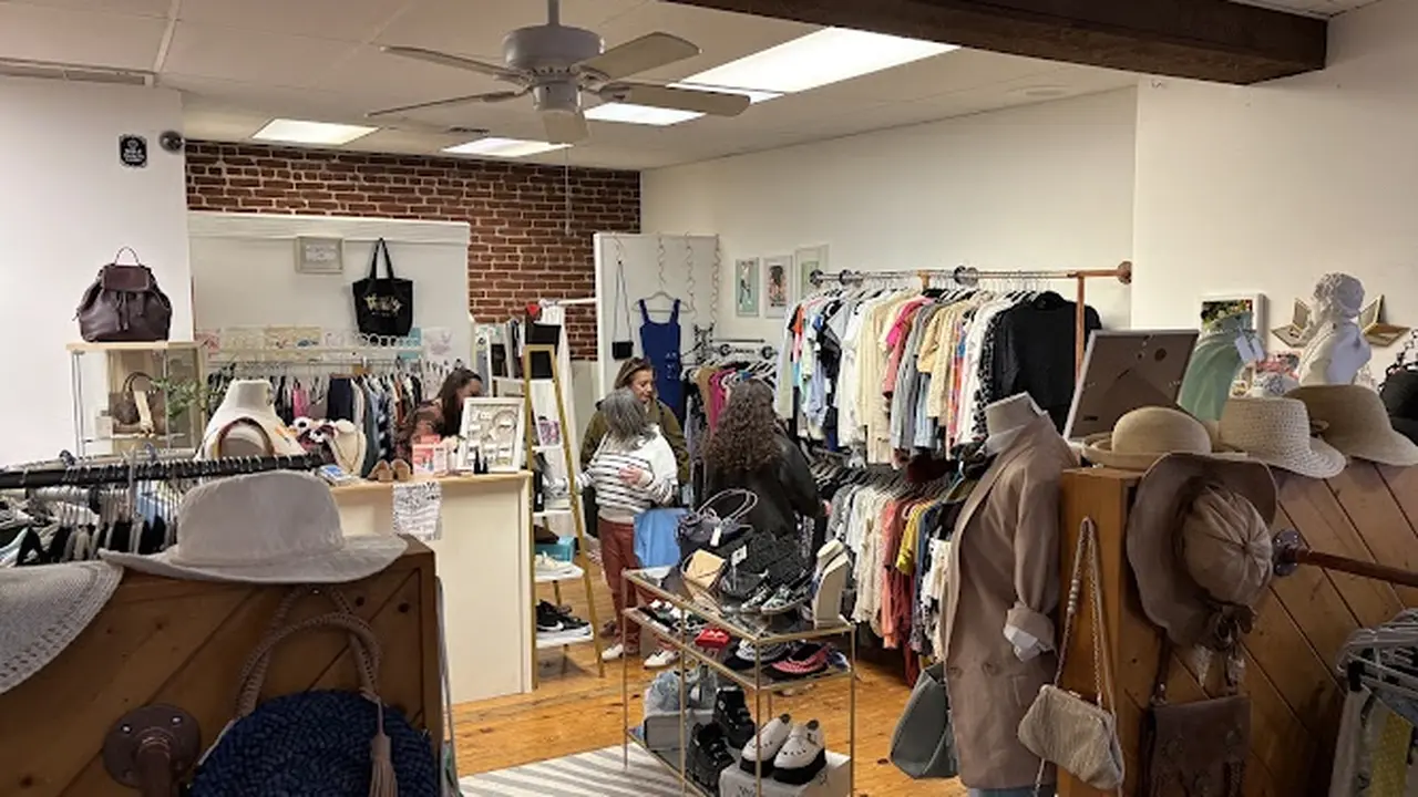 Consignment store in Media, Pennsylvania: Magic Threads Consignment Boutique