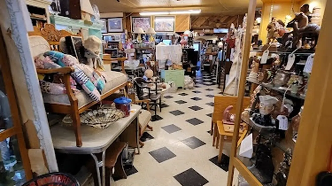 Consignment store in Moscow, Idaho: Main Street Antique Mall