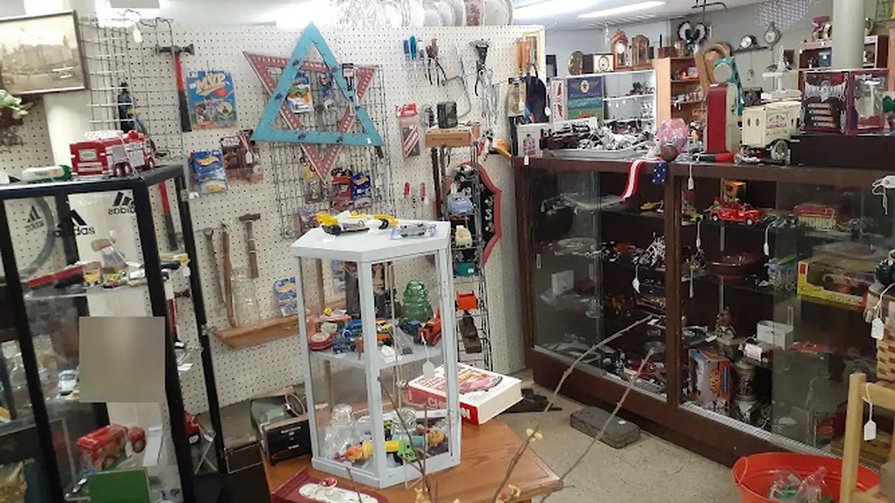 Consignment store in Denison, Texas: Main Street Mall Denison