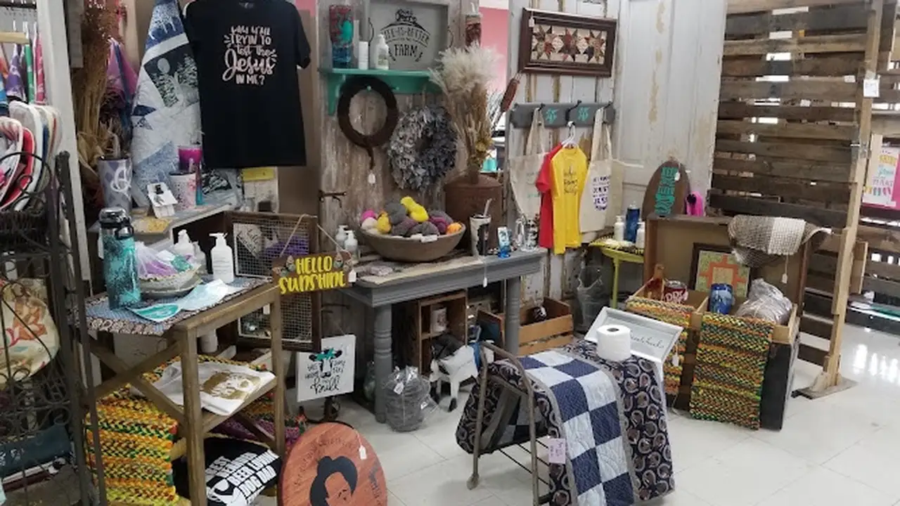 Consignment store in Jackson, Wisconsin: Main Street Market