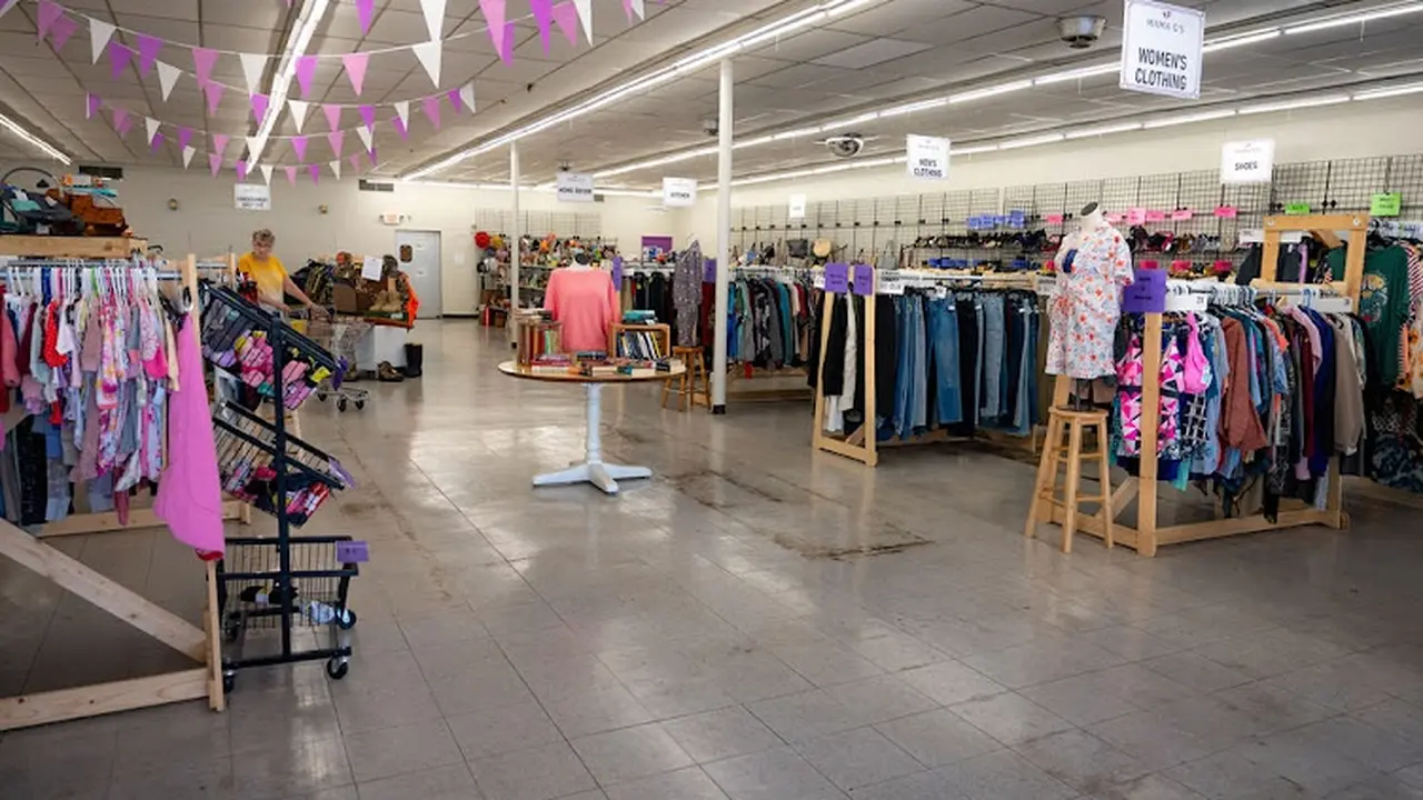 Consignment store in Neillsville, Wisconsin: Mama G's Consignment Shop