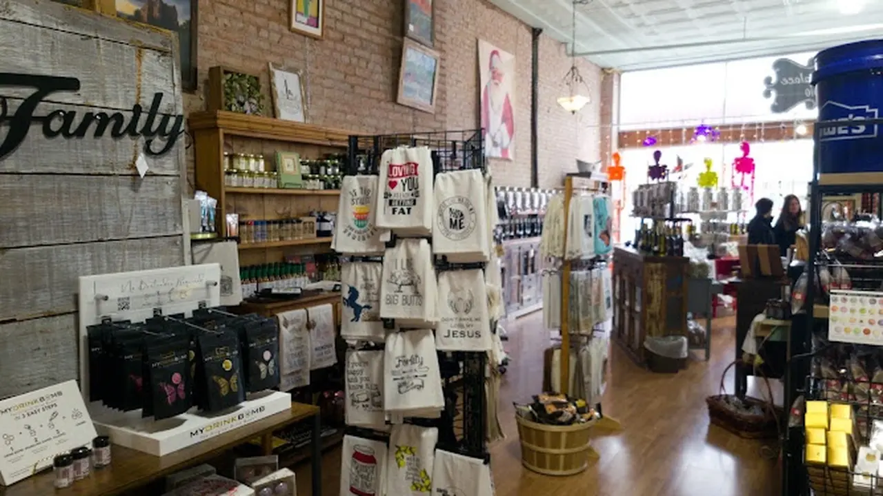 Consignment store in Augusta, Kansas: Marketplace 67010