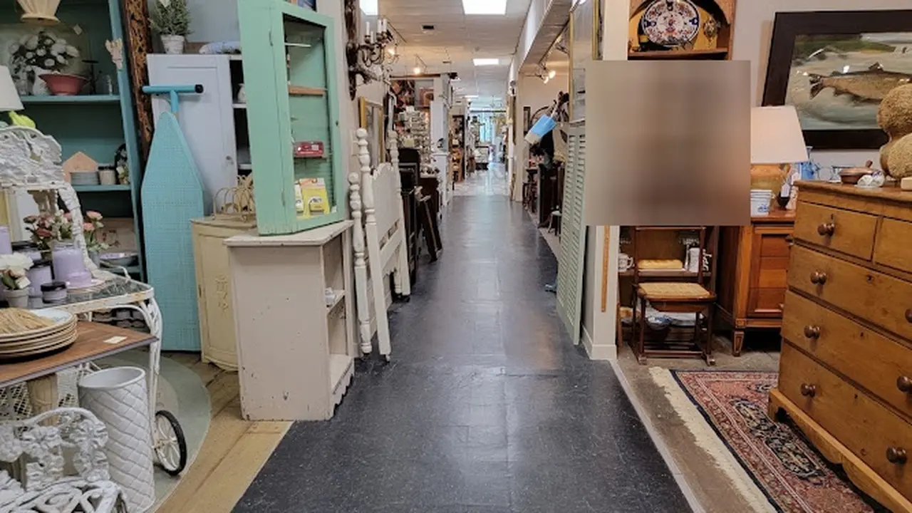 Consignment store in Jacksonville, Florida: Marketplace on San Jose