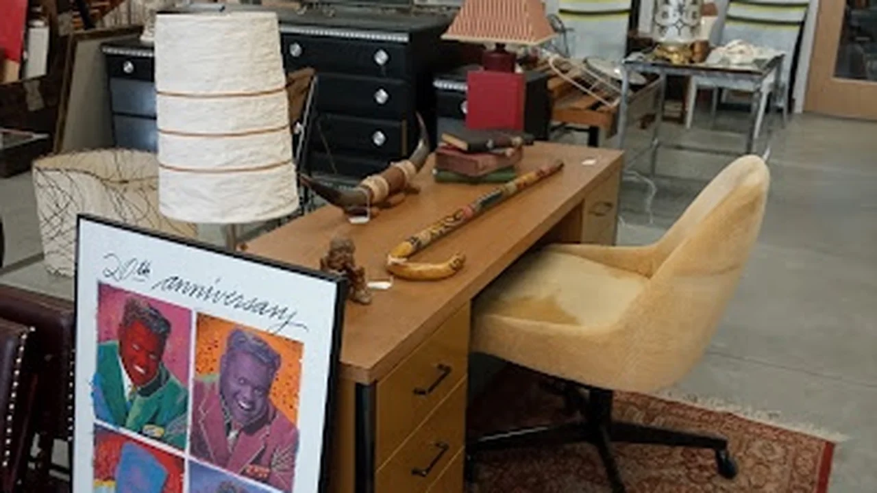 Consignment store in Whitehall, Ohio: Martin's Mercantile