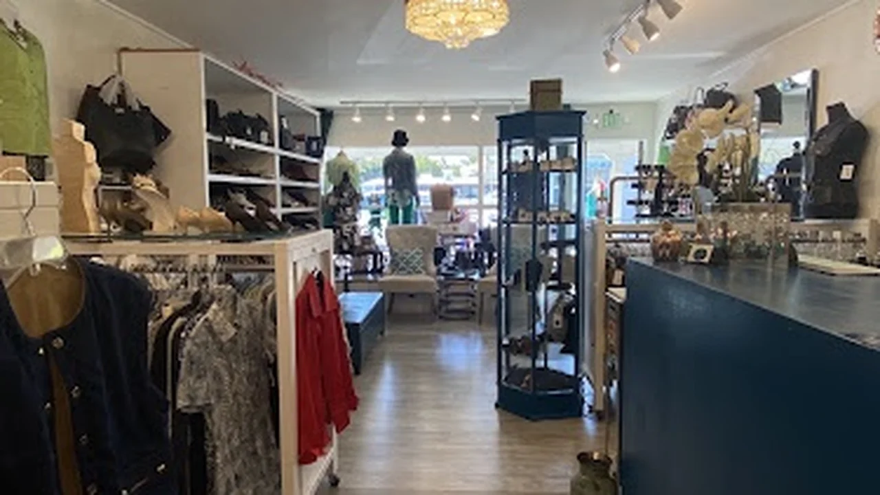 Consignment store in Orinda, California: Maven Coco