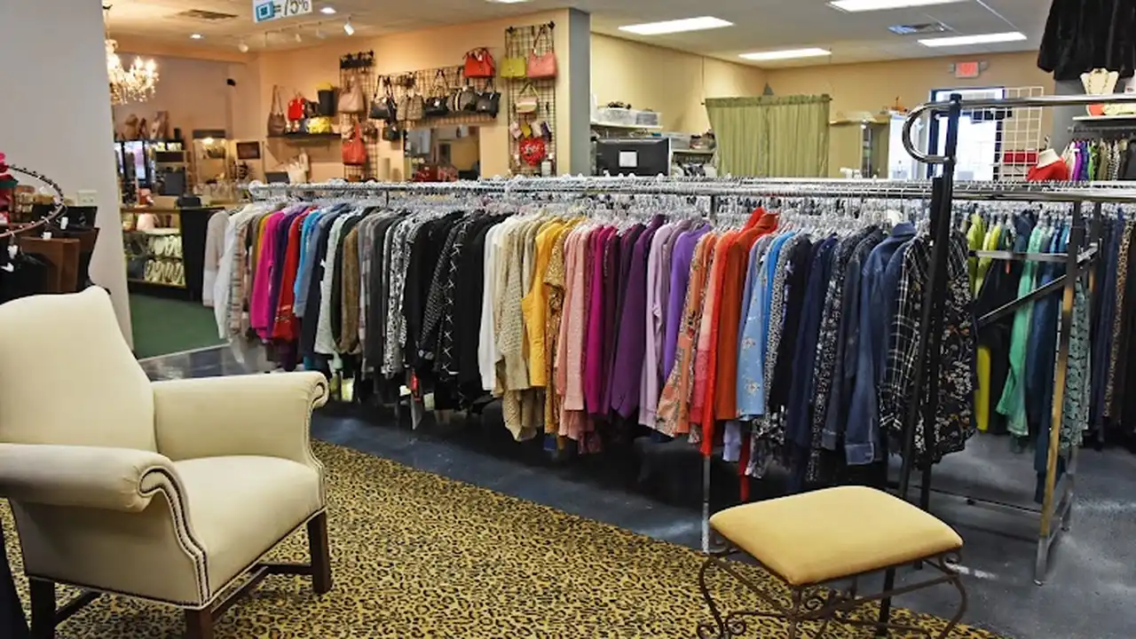 Consignment store in Roscoe, Illinois: Meme's Upscale Consignment Boutique