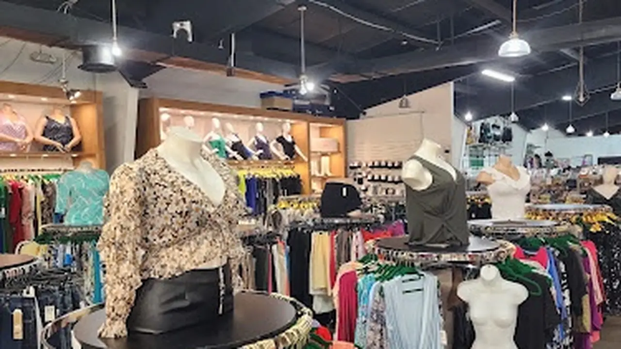 Consignment store in Hampton, Virginia: Mi Amour Eli Vendors District