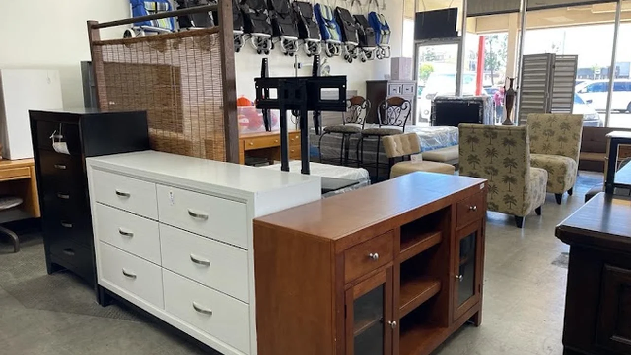 Consignment store in Escondido, California: Mi Segundita Furniture & More