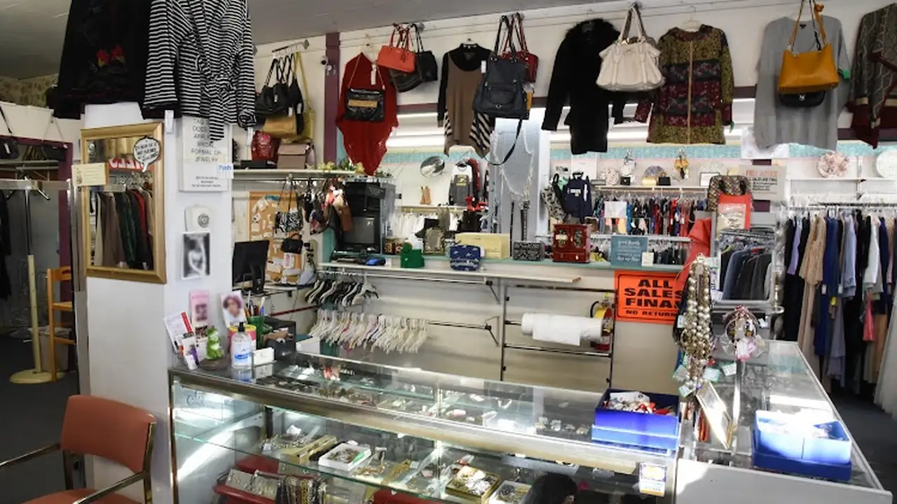 Consignment store in South Bend, Indiana: Miami Village Consignment Shoppe