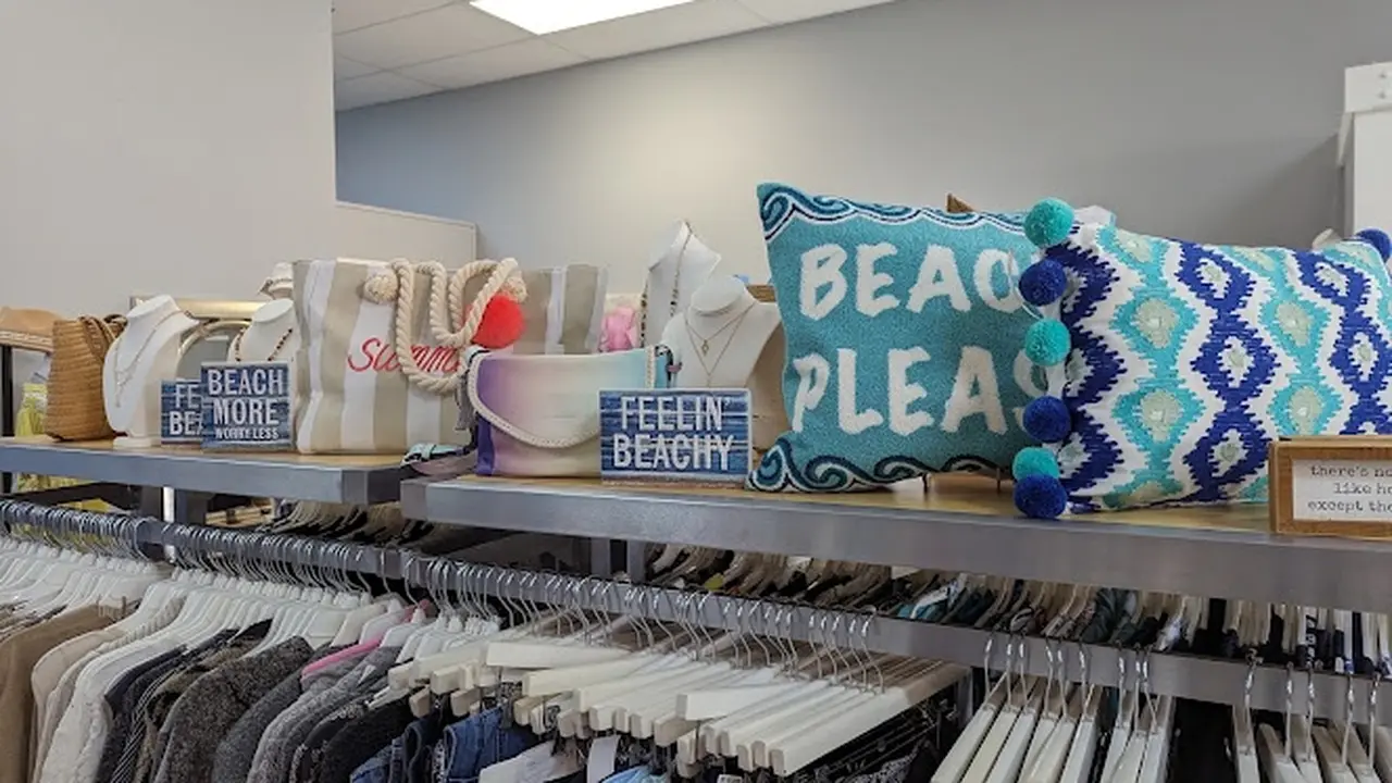 Consignment store in Suffolk, Virginia: Michelle's Hybrid Fashion