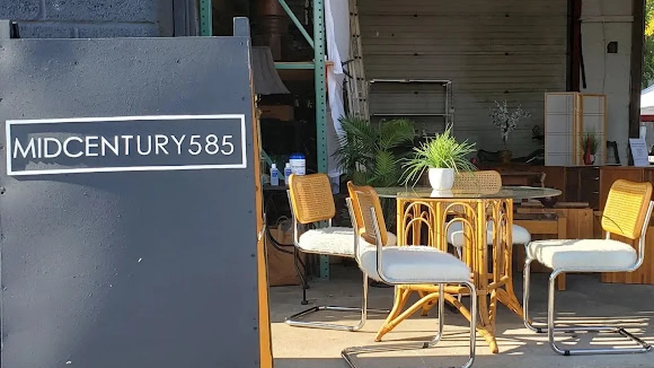 Consignment store in Rochester, New York: MidCentury585