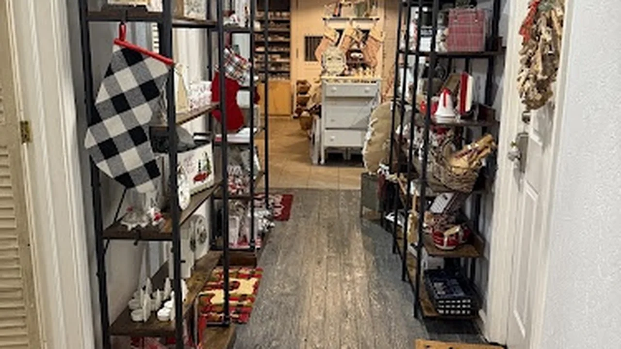 Consignment store in Paris, Tennessee: Millie Blue Boutique & Gifts