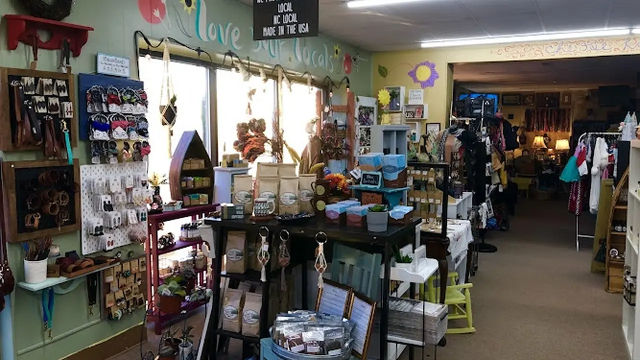 Consignment store in Asheville, North Carolina: Mine & Yours Asheville Resale