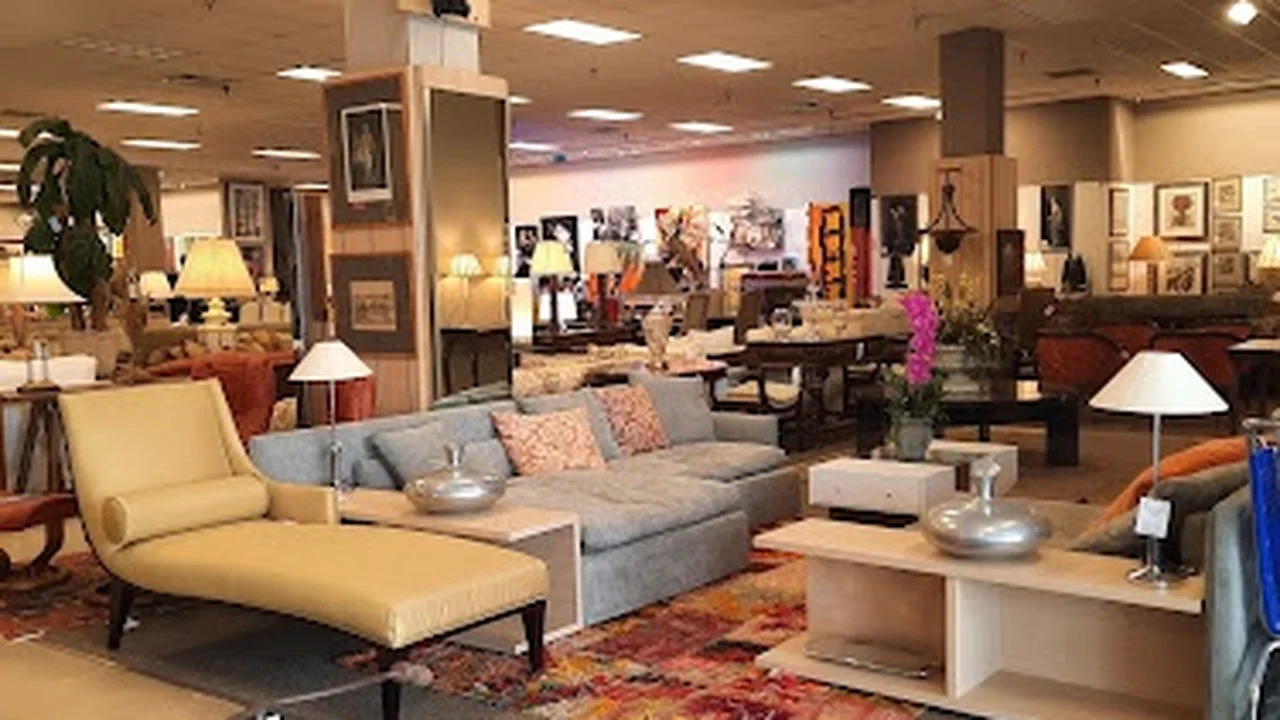 Consignment store in Santa Barbara, California: Miss Daisy's Consignment & Auction House