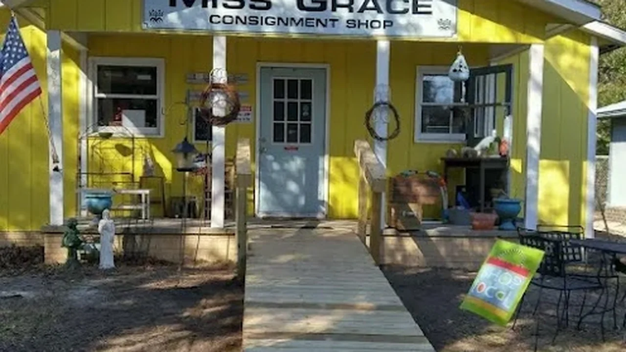 Consignment store in Supply, North Carolina: Miss Grace