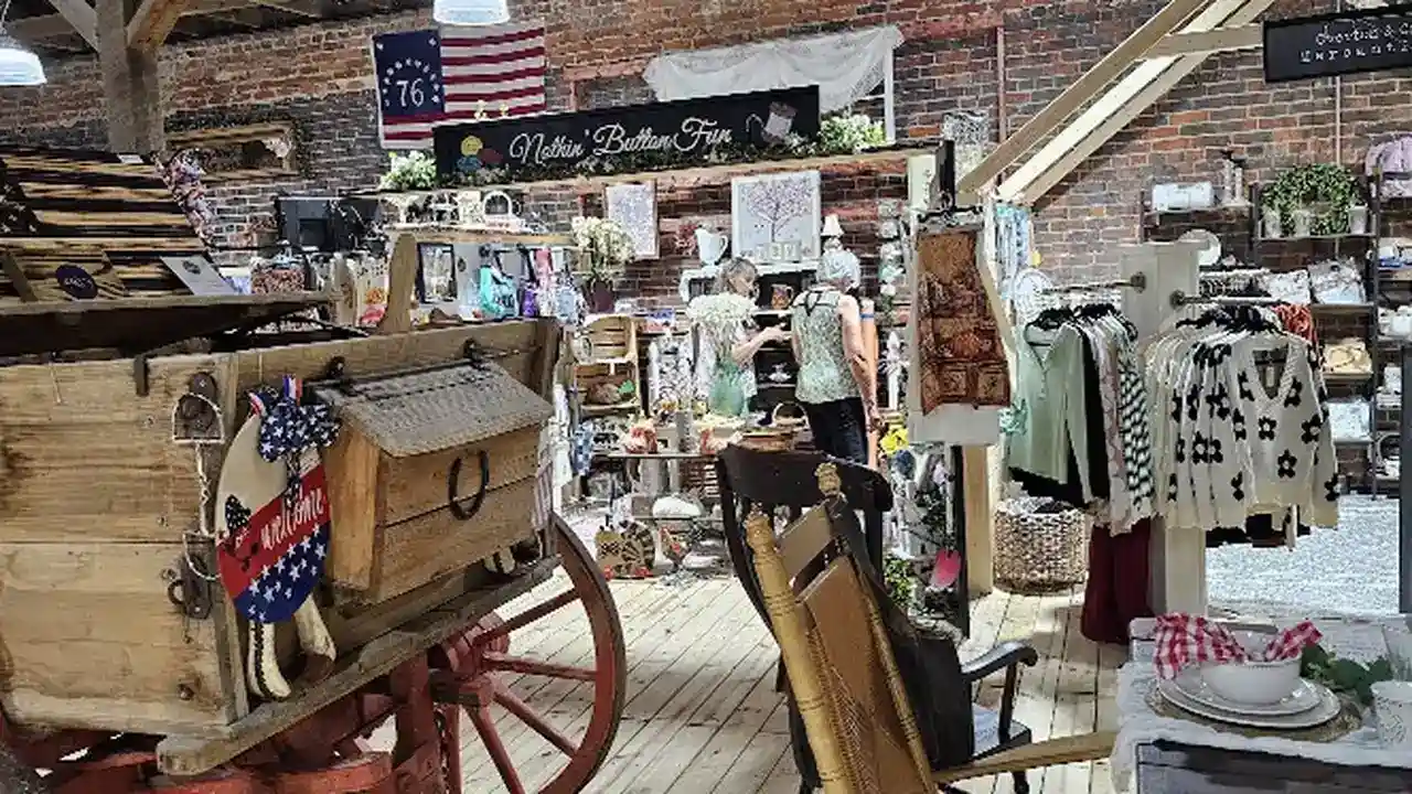 Consignment store in Suffolk, Virginia: Miss Lilly's Trading Post