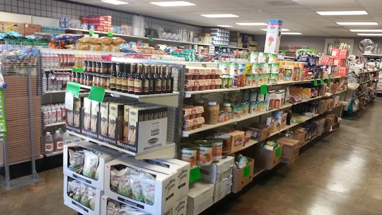 Consignment store in Topeka, Kansas: Mister Thrifty
