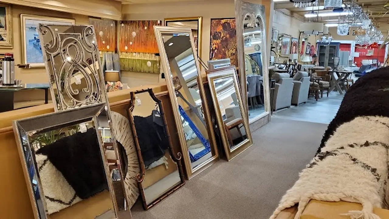 Consignment store in Rancho Mirage, California: Misty's Consignments