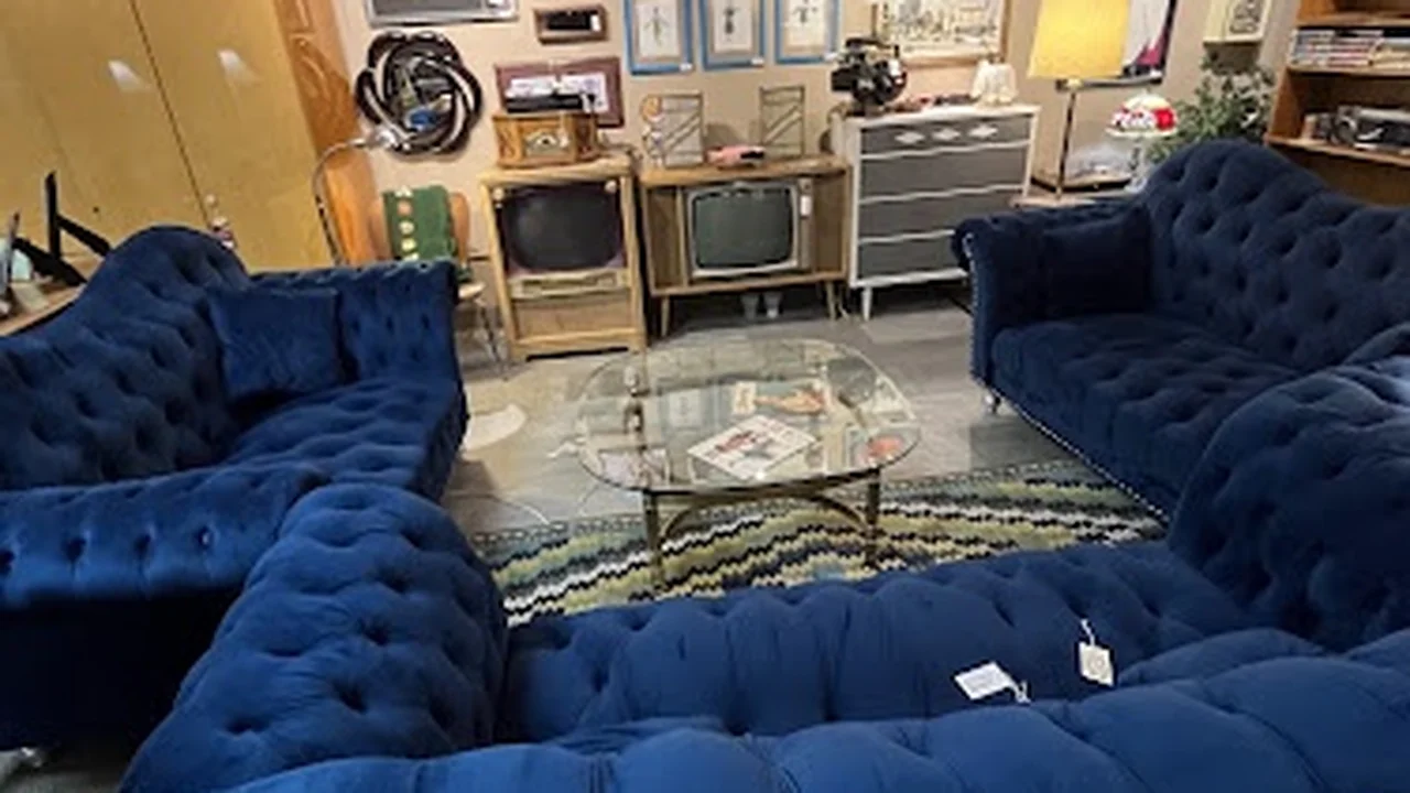 Consignment store in Glendale, Wisconsin: MKE Treasures
