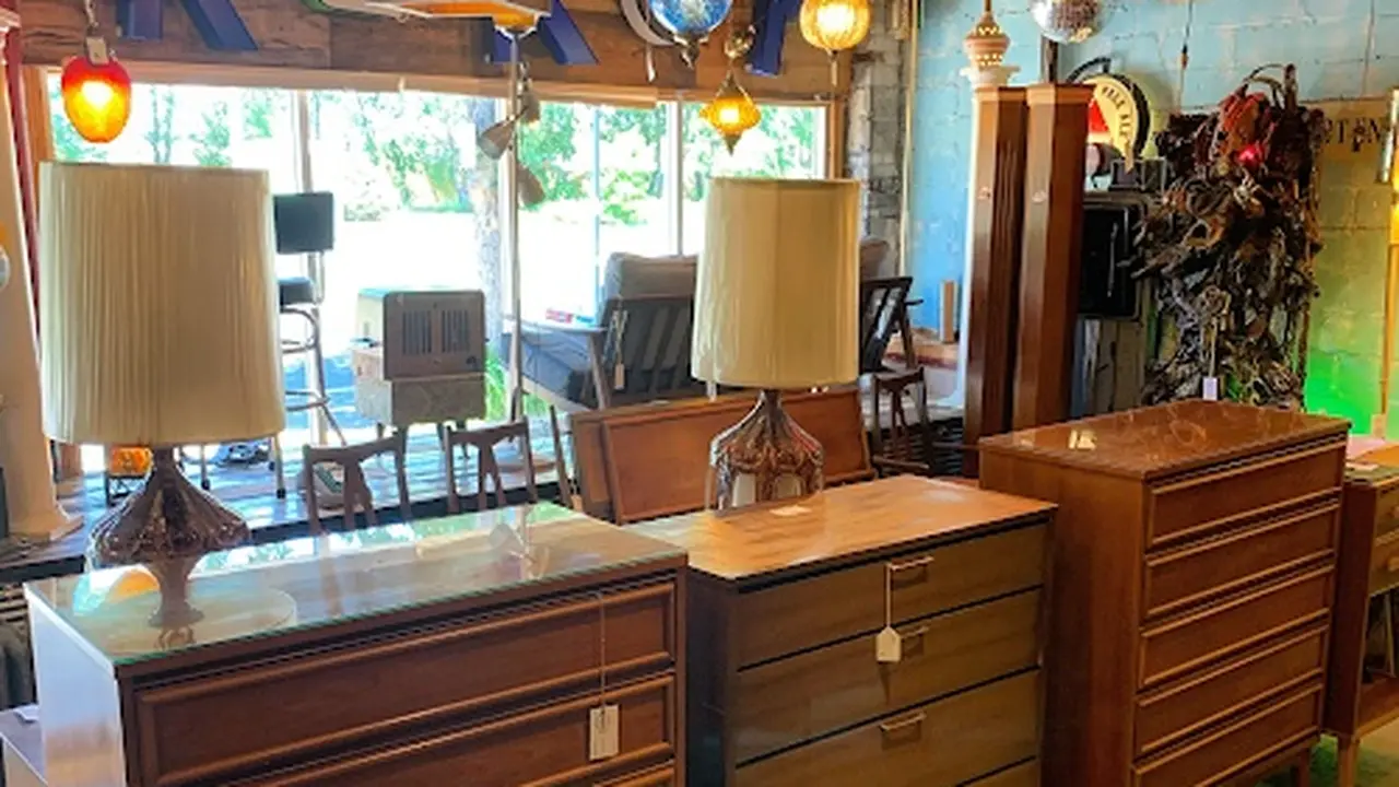 Consignment store in Minneapolis, Minnesota: Modern Age District (MAD)