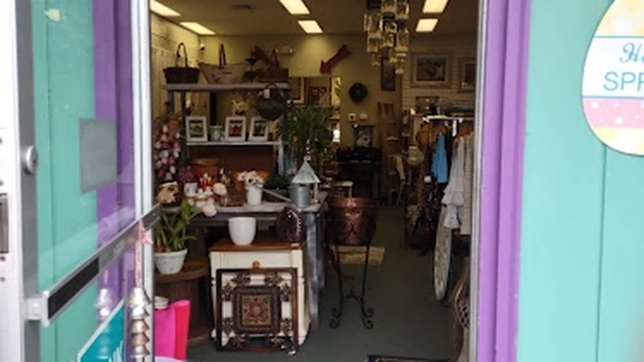 Consignment store in Madison, Connecticut: Molly Rose Consignments
