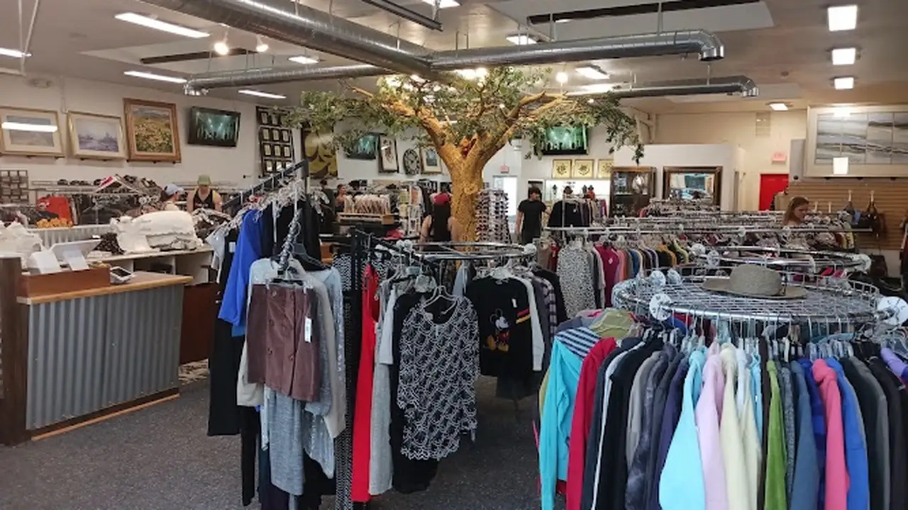 Consignment store in San Diego, California: Moneypenny's Thrift
