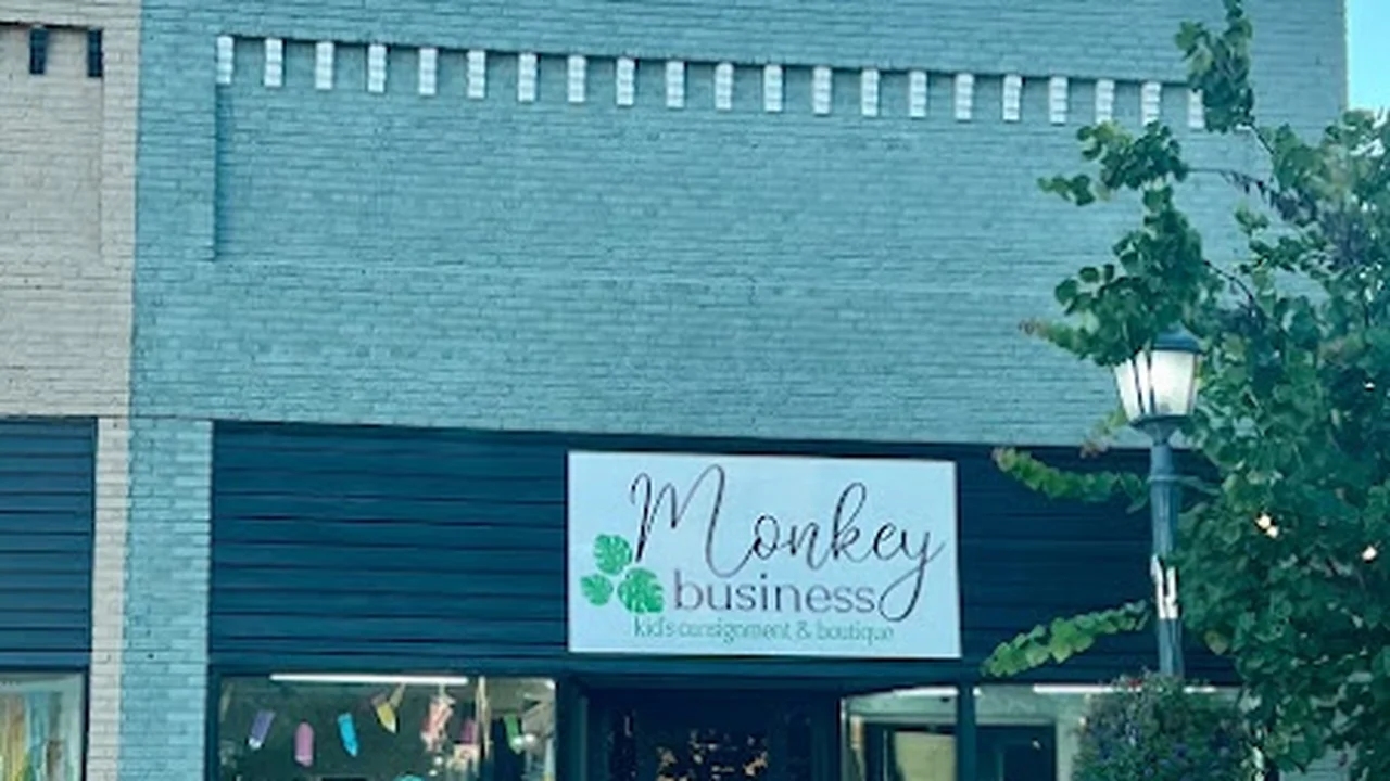Consignment store in Columbia, Kentucky: Monkey Business