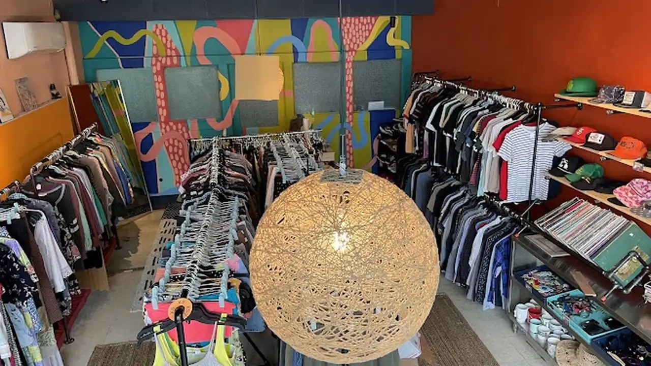 Consignment store in Jeffersonville, Indiana: Mood