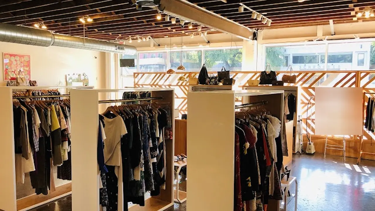 Consignment store in Austin, Texas: Moss Designer Consignment