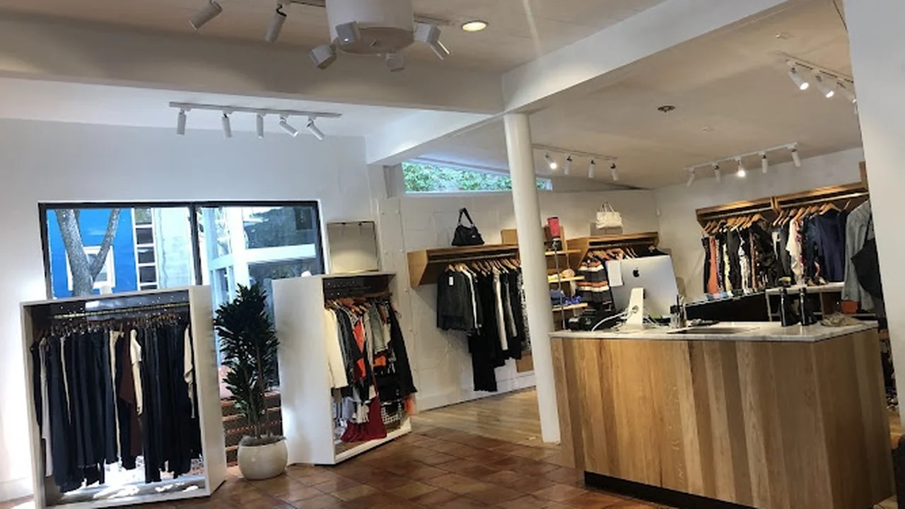 Consignment store in San Antonio, Texas: MOSS Designer Consignment