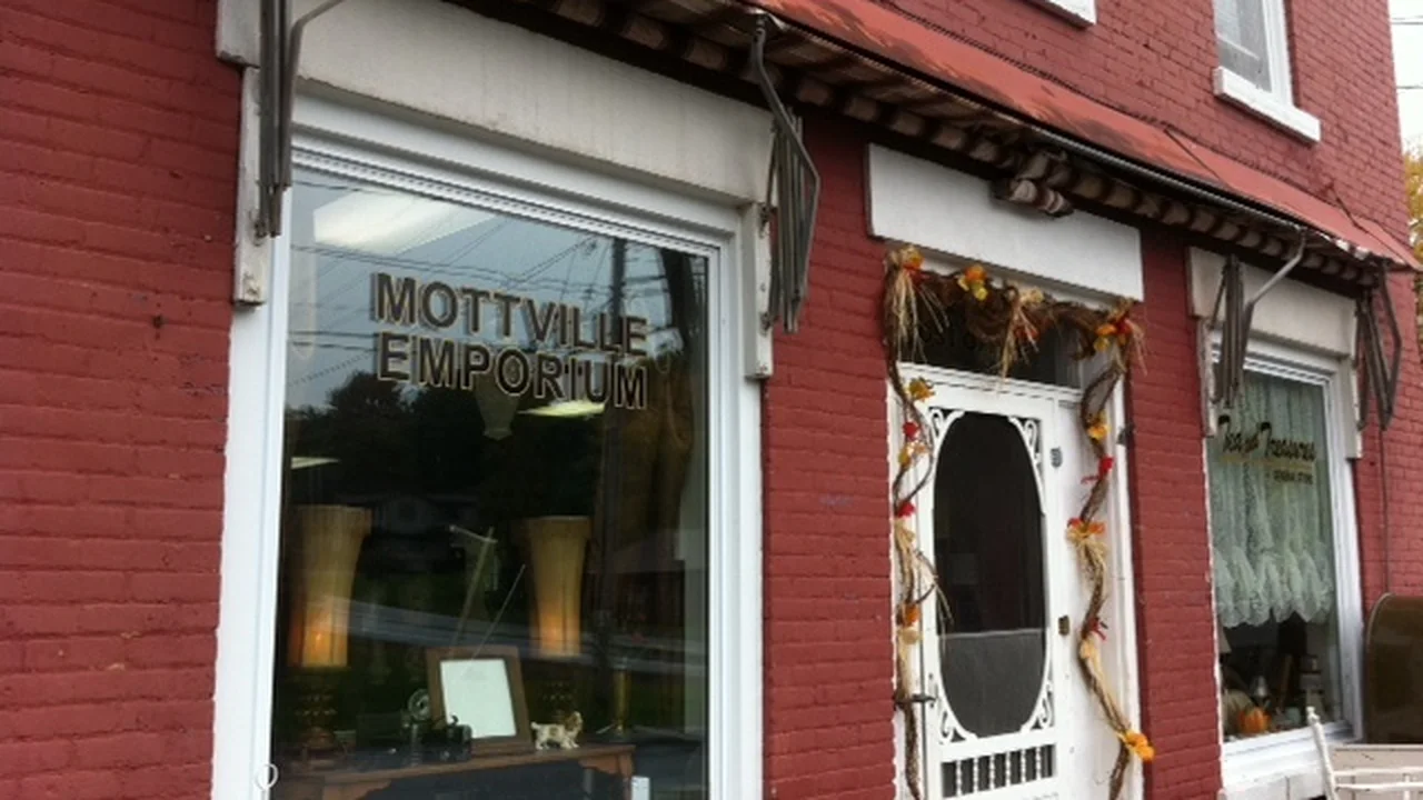 Consignment store in Skaneateles, New York: Mottville Consignment & Emporium