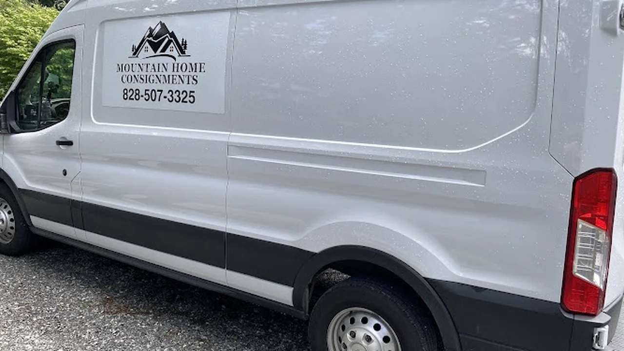 Consignment store in Cashiers, North Carolina: Mountain Home Consignments