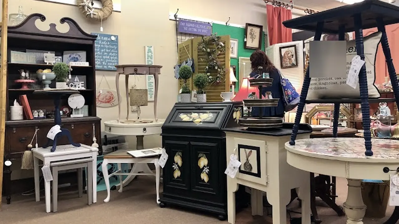 Consignment store in Norfolk, Virginia: Mrs. Pinkadot