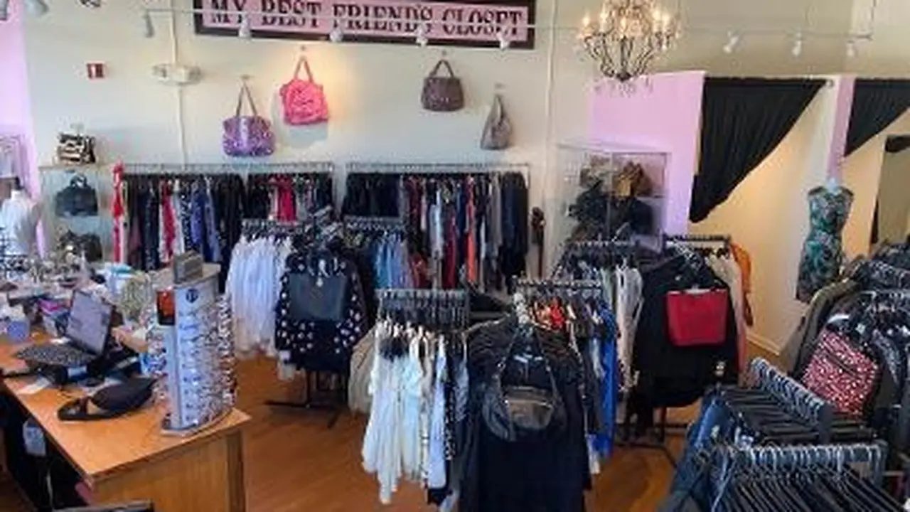 Consignment store in Highland Park, Illinois: My Best Friend's Closet