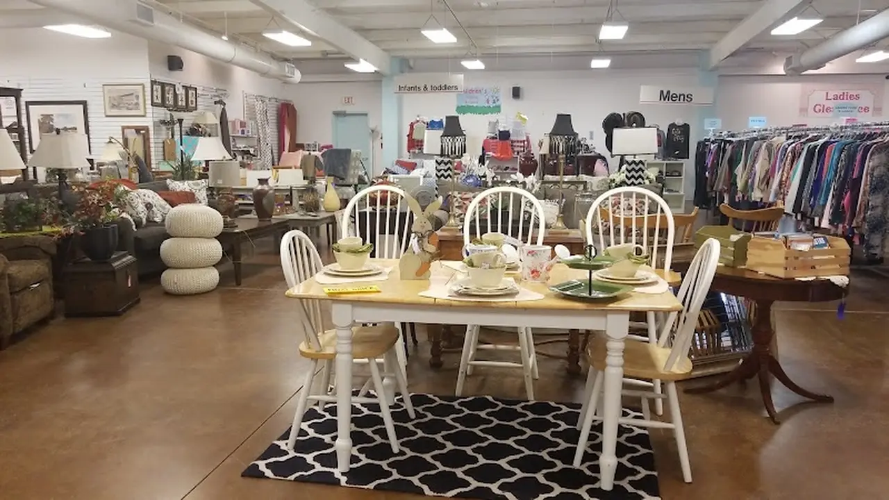 Consignment store in Summerville, South Carolina: My House To Yours Consignments