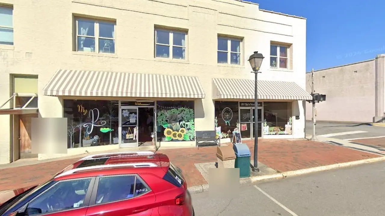 Consignment store in Valdese, North Carolina: My Pea's Consignment