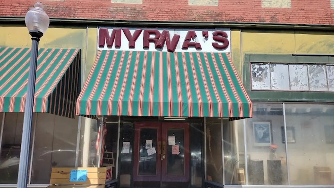 Consignment store in Helena, Arkansas: Myrna's Klassic Kollections
