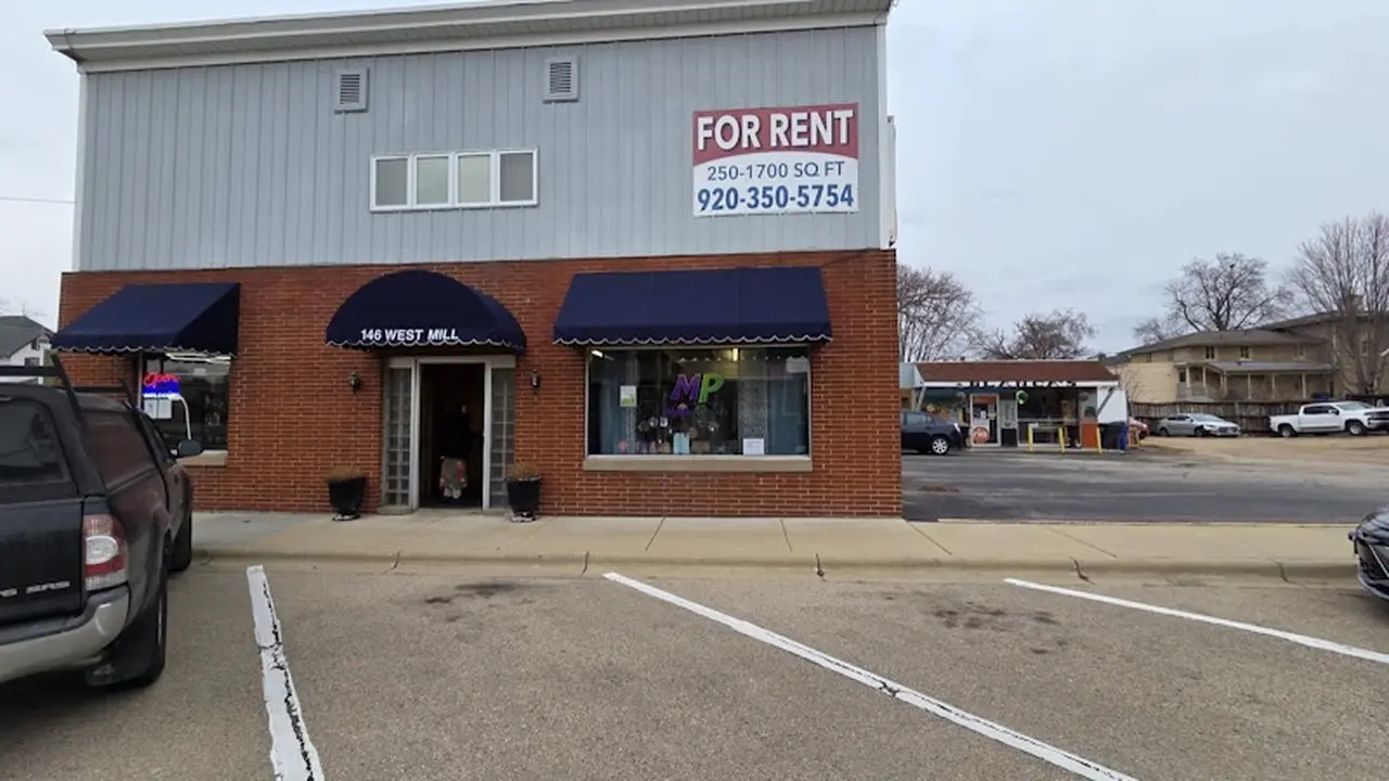 Consignment store in Columbus, Wisconsin: MysticNPrints