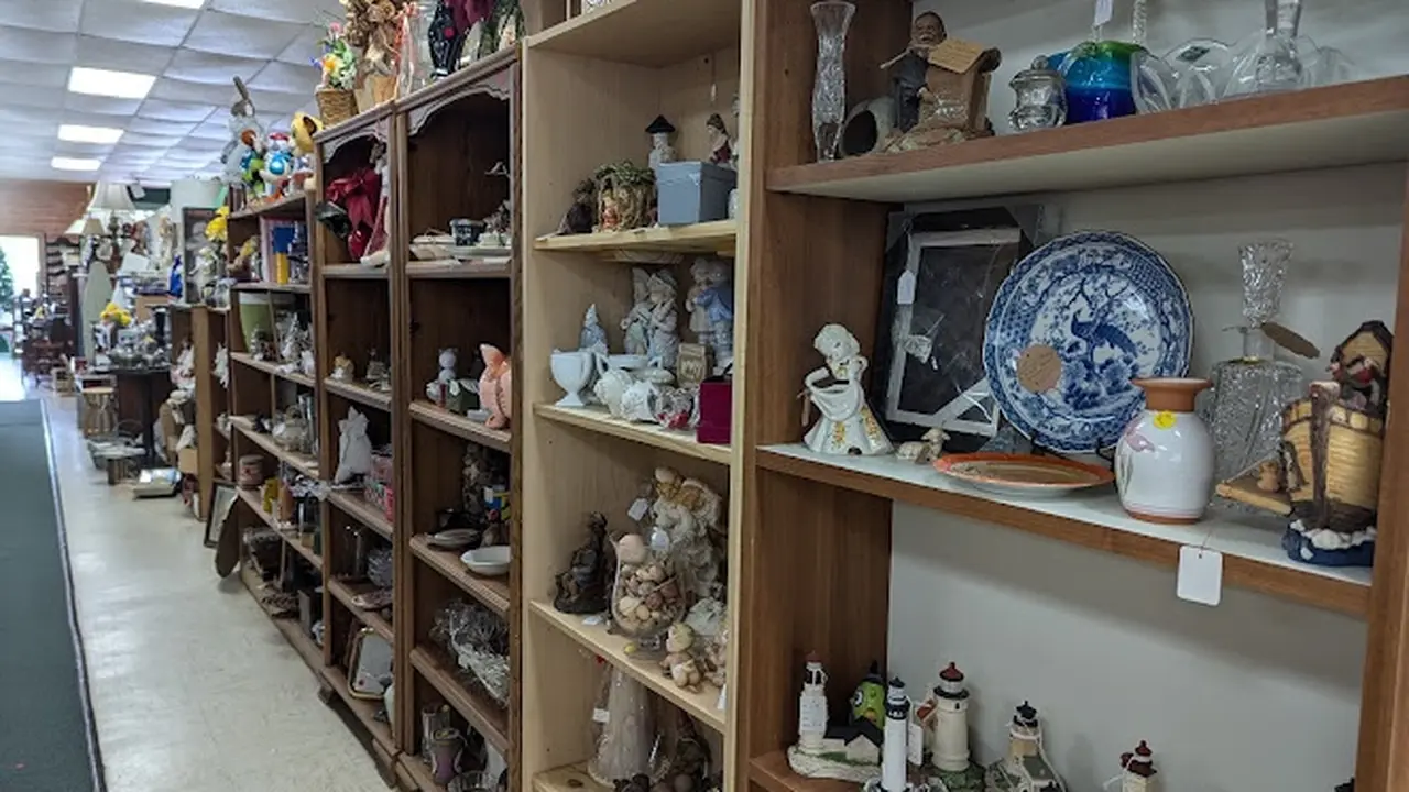 Consignment store in West End, North Carolina: Nana's Knuk