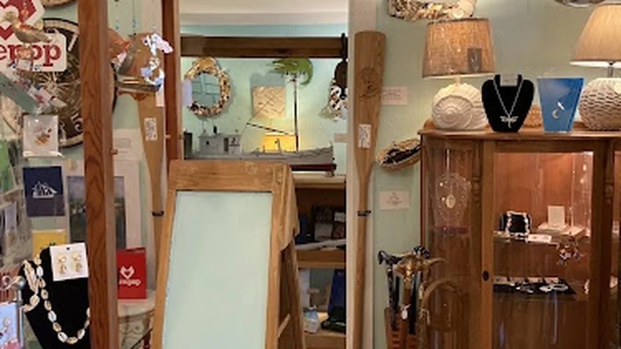 Consignment store in Deltaville, Virginia: Nauti Nell's