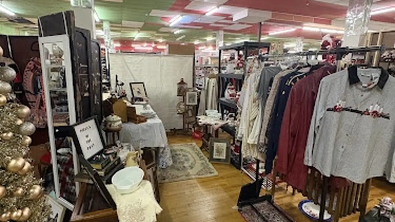 Consignment store in Louisville, Kentucky: Nearly New 2 U