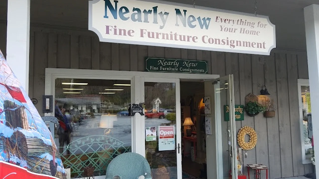 Consignment store in Cashiers, North Carolina: Nearly New Furniture Consignment