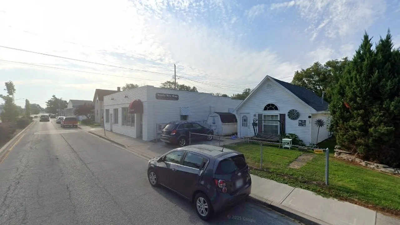 Consignment store in Kokomo, Indiana: Nearly New Shop