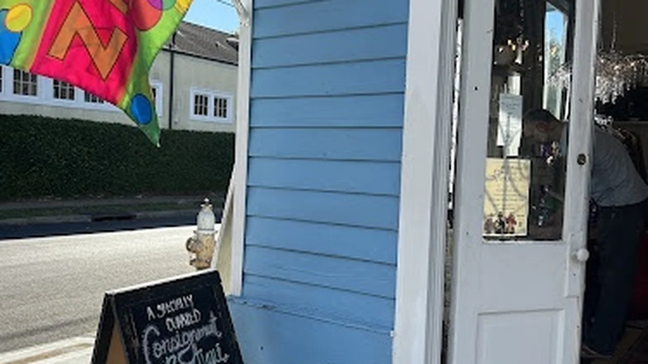 Consignment store in New Orleans, Louisiana: NEHI Home