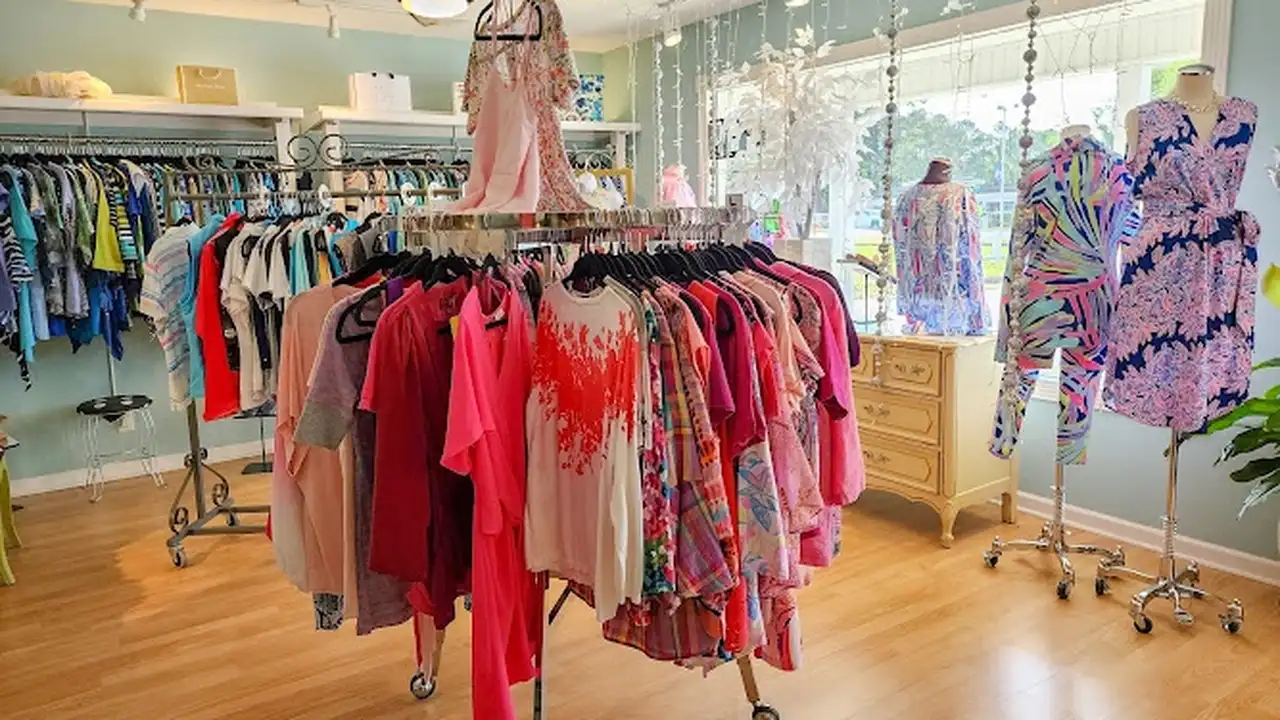 Consignment store in Calabash, North Carolina: Nell's Fine Consignment