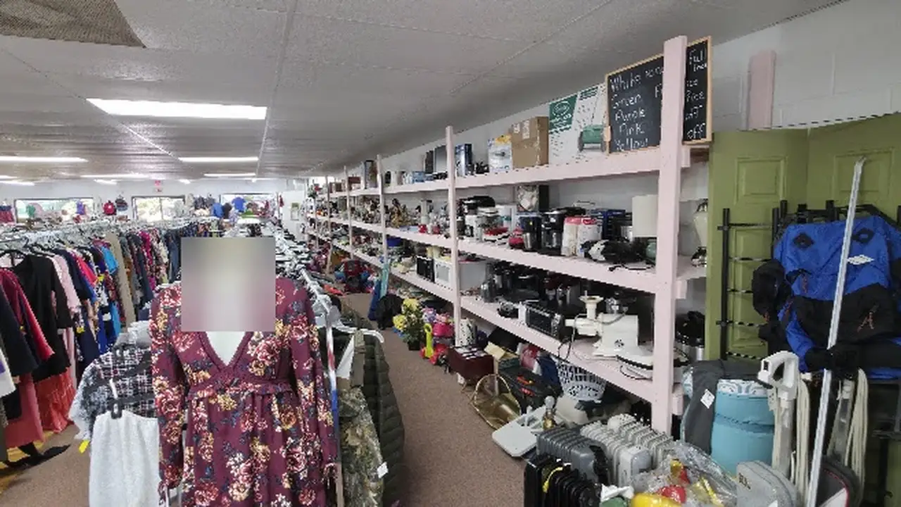 Consignment store in Elkin, North Carolina: New 2 U Consignment