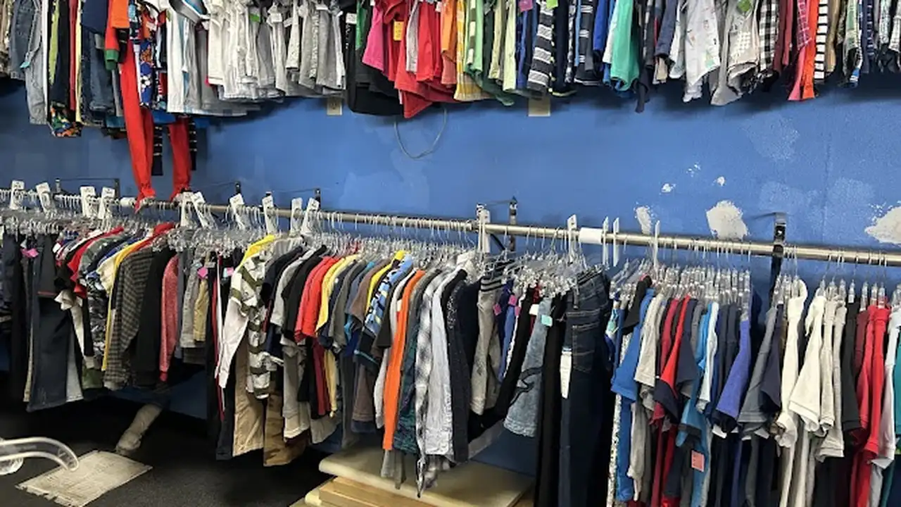 Consignment store in Lancaster, California: New 4U Kids Consignment