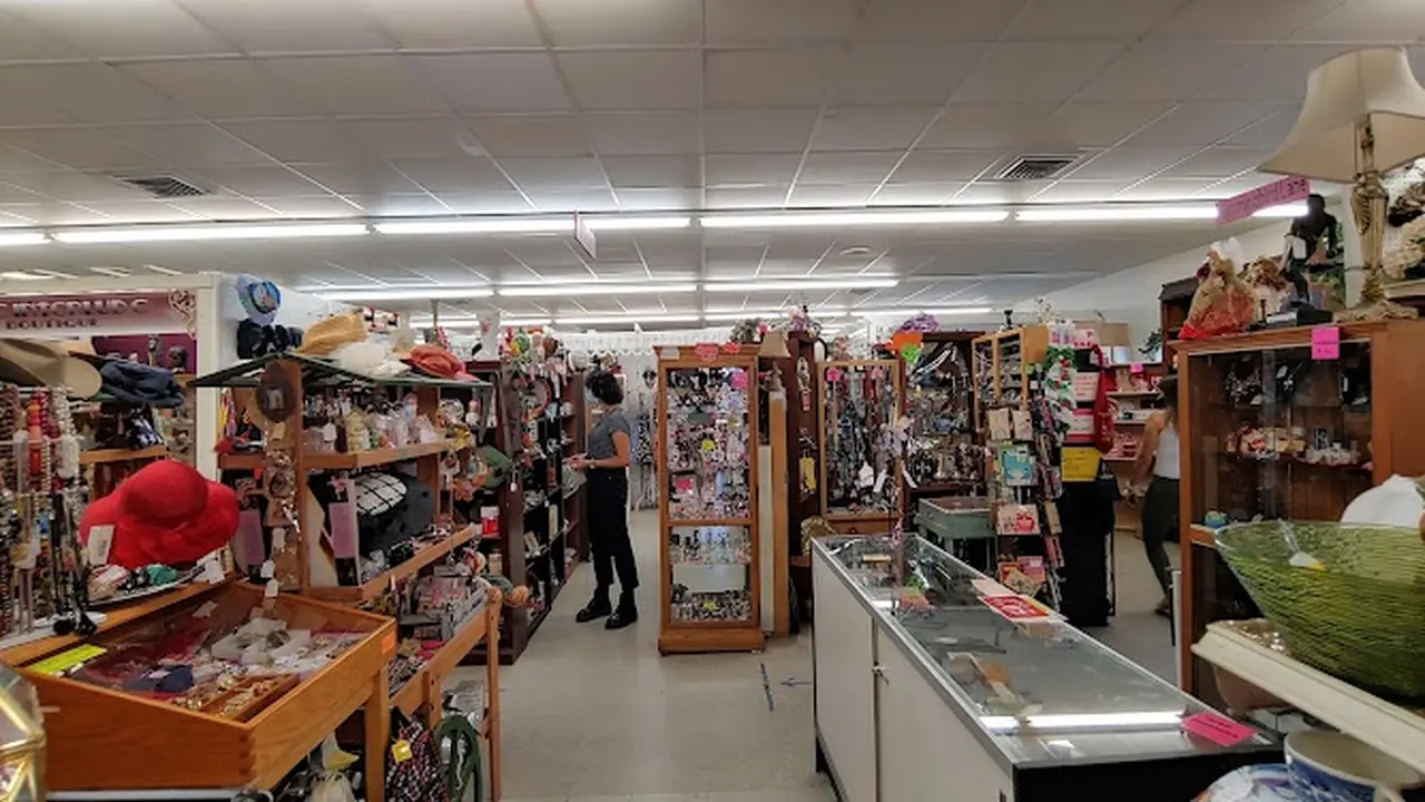 Consignment store in McAllen, Texas: New & Again Antiques Mall